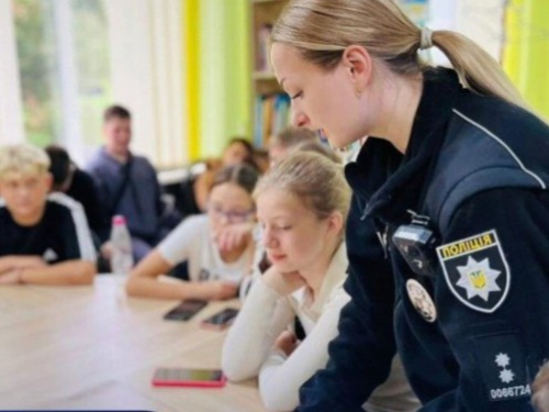 Освітні інспектори, фото з відкритих джерел 