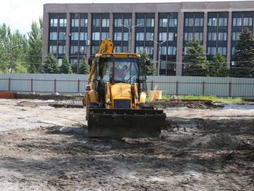 Велике будівництво флагштока в Кривому Розі