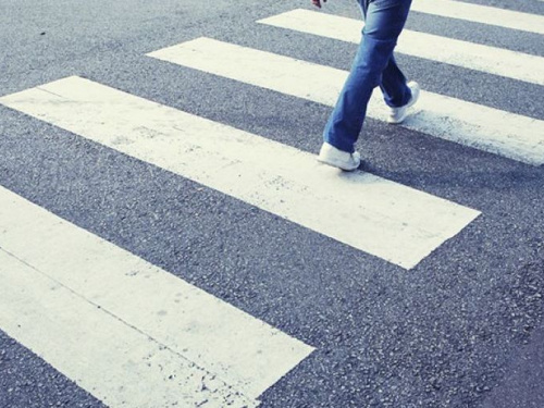 Патрульные Кривого Рога напомнили жителям города как правильно переходить улицу 