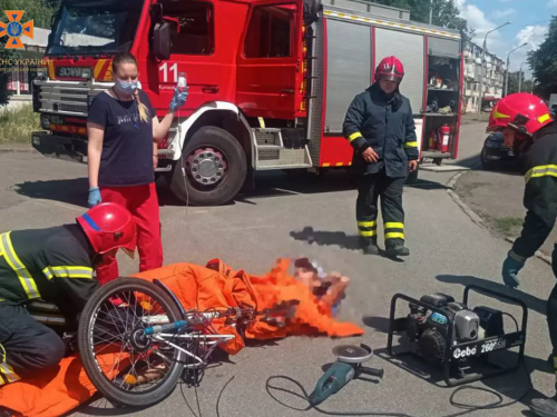 Впав з велосипеда та наштрикнувся на кермо: в Інгулецькому районі знадобилась допомога рятувальників