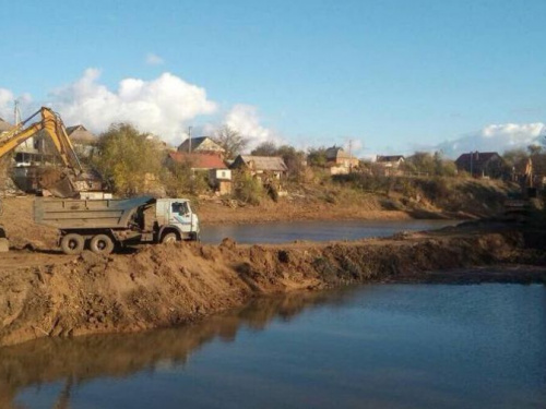 Приводят в порядок: в Кривом Роге расчищают Ингулец и балку Кандыбина (ФОТОФАКТ)