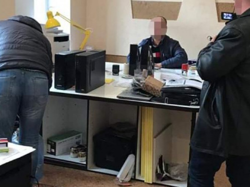 На Днепропетровщине поймали банду госслужащих, промышлявших рейдерством (фото)