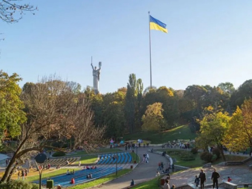 Скільки працюватимемо у жовтні: календар вихідних і свят - фото з відкритих джерел
