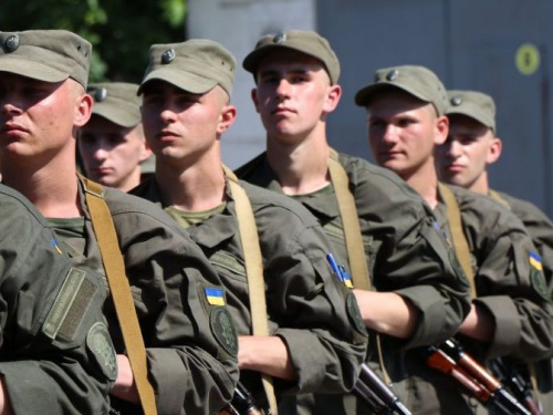 В Кривом Роге нацгвардейцы задержали вооруженного мужчину