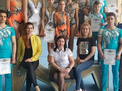 Криворожские акробаты стали призерами чемпионата Украины (фото)