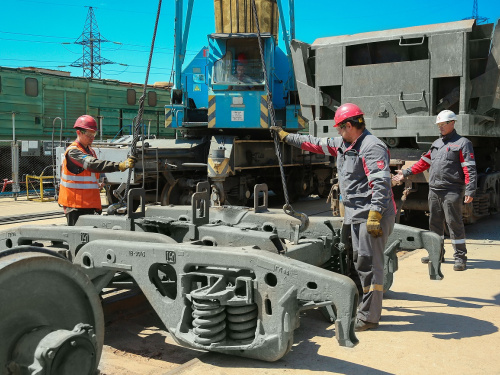 На Інгулецькому ГЗК проводять технічне обслуговування та відновлення локомотивного парку