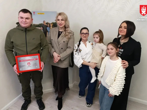 Вижив там, де шансів майже не було: захисник Маріуполя Юрій Кліменко отримав власну квартиру за програмою «Вдома»