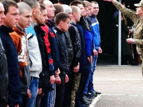 В Кривом Роге жители начали получать повестки: стартовала призывная кампания