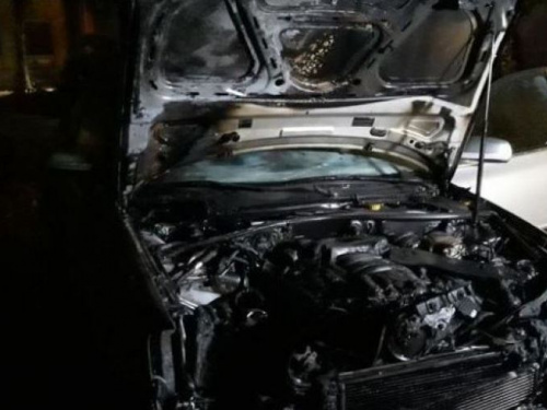 Вечером в Кривом Роге сгорел легковой автомобиль (ФОТО)