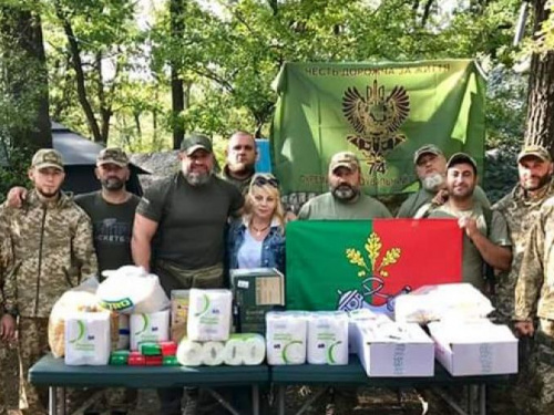 Криворожанке вручили крест за постоянную волонтерскую помощь (ФОТО)