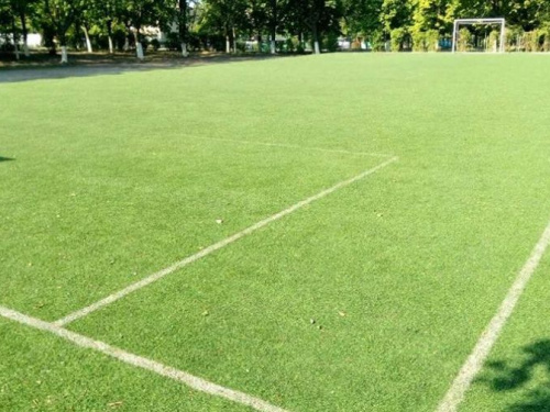 Ученики одной из школ Кривого Рога получили новую спортивную площадку