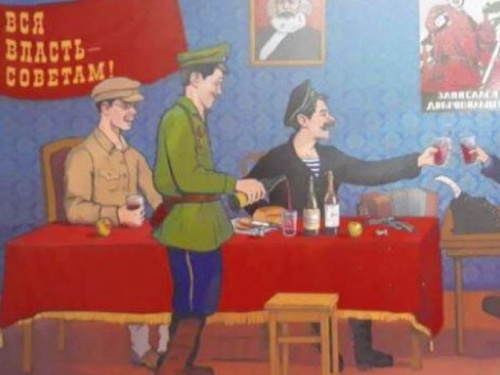 На выставке в Кривом Роге зрителям представили процесс создания сценических эскизов с нуля (ФОТО)