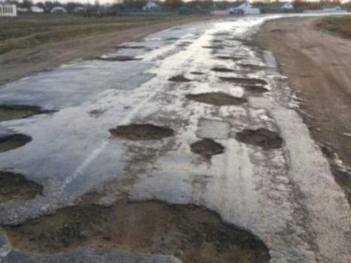 Сплошное решето: водители обсуждают состояние одной из трасс Днепропетровской области