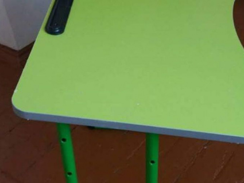 В Ингулецком районе Кривого Рога получили новые парты для первоклассников (ФОТО)