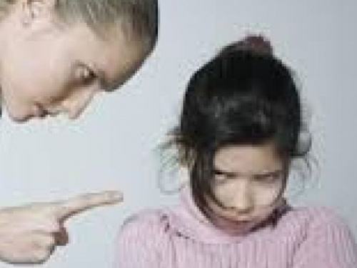 Новое в педагогике: ученикам из Кривого Рога заклеивают рот скотчем