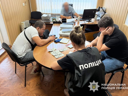 Хабар за вступ: на Дніпропетровщині двоє посадовців університету отримали підозру