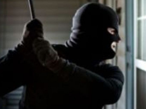 Вооруженное ограбление ювелирного магазина: в Кривом Роге судят одного из преступников