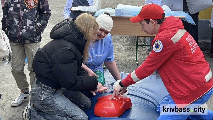 STEM-пікнік у Криворізькому фаховому медичному коледжі: як школярів знайомили з медициною