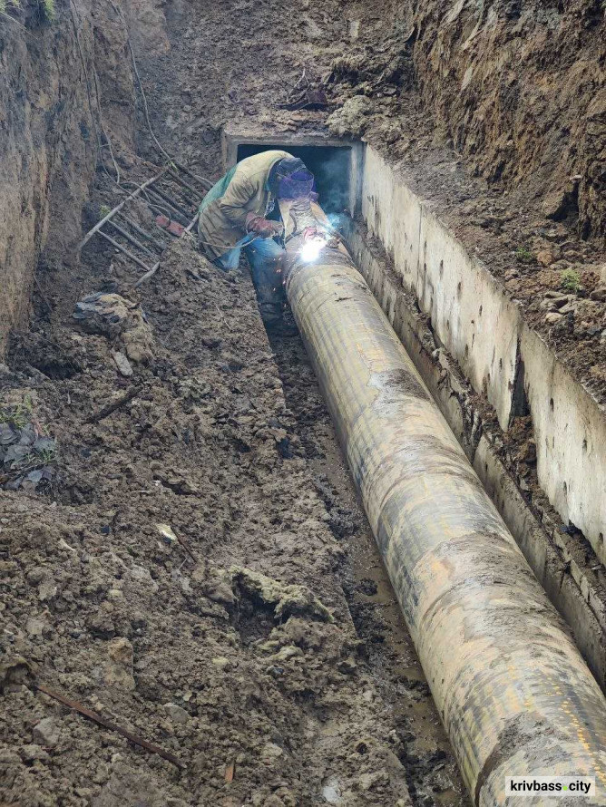 Запуск тепла у будинки триває: у Криворізькій теплоцентралі усунули понад сотню пошкоджень тепломереж