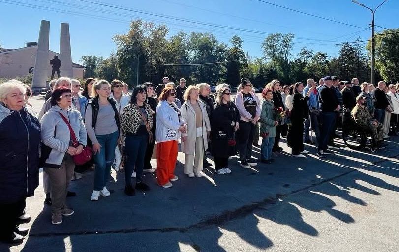 У криворізькому парку на честь Героя України Миколи Скидана відкрили оновлену арку