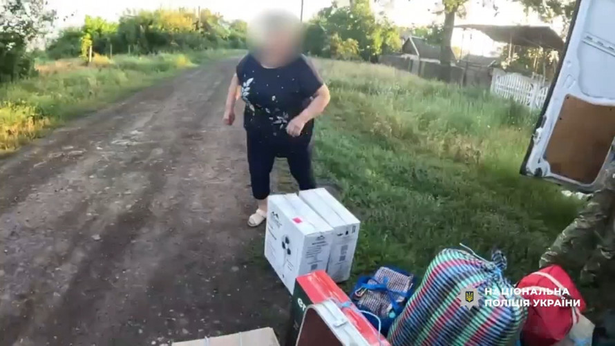 «Білі янголи» рятують людей: з прифронтової громади Дніпропетровщини евакуювали трьох літніх жителів