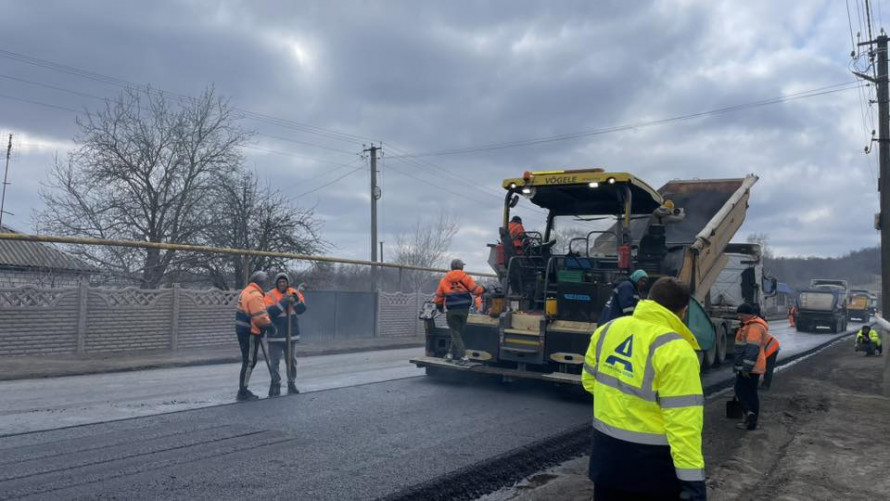 На Дніпропетровщині триває сезон дорожніх робіт: які траси ремонтують у березні