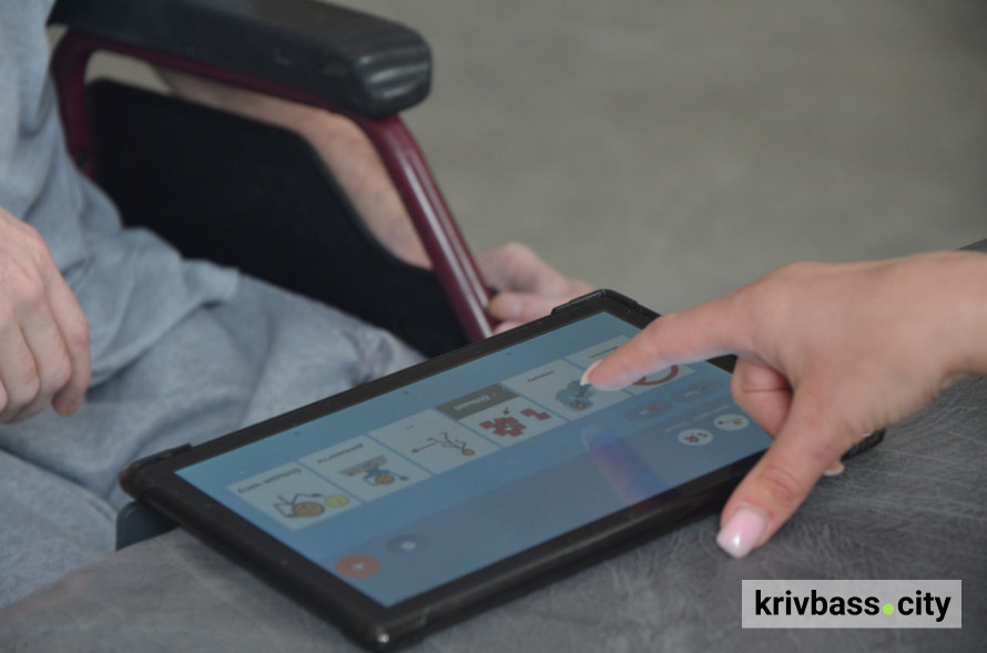 «Кожен хоче мати голос» – як технології змінюють реабілітацію військових з порушеннями мовлення