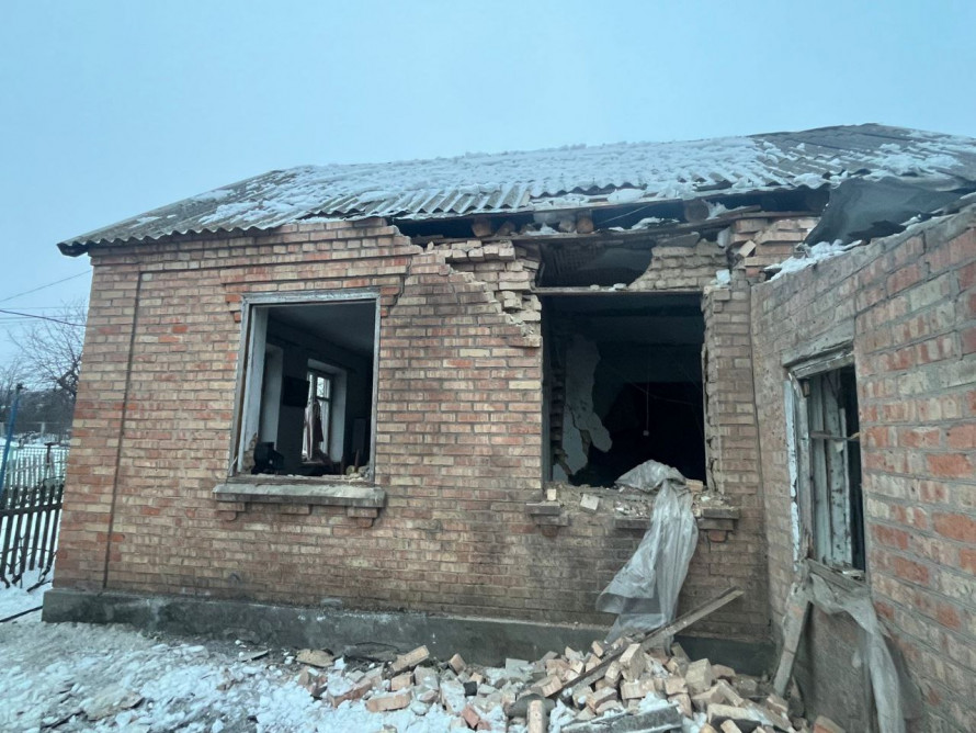 Росіяни продовжують гатити по Дніпропетровщині: пошкоджені будинки, споруди та електромережі