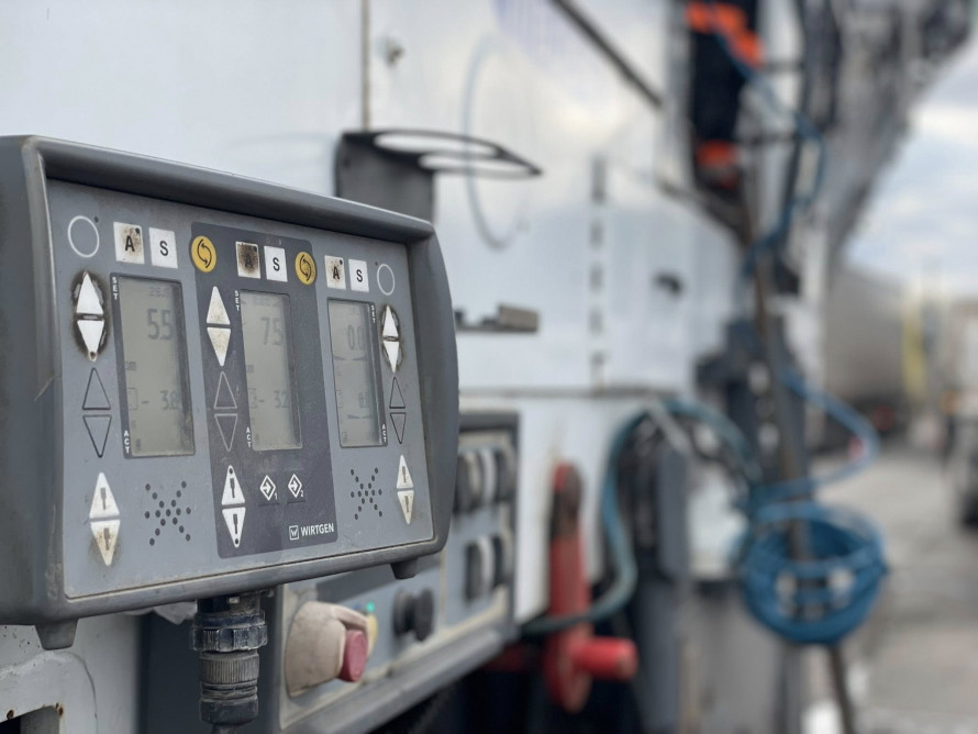 На Дніпропетровщині розпочався сезон ремонту доріг: які траси зараз лагодять