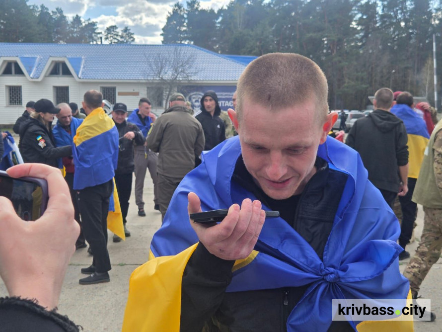 Нарешті на рідній землі: під час обміну 24 квітня додому повернулися 22 захисники з Дніпропетровщини