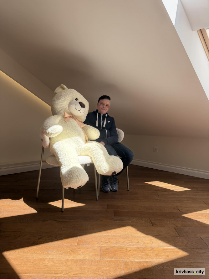 Незламний Роман Олексів, який вижив після обстрілу Вінниці у 2022 році, отримав квартиру від Ріната Ахметова