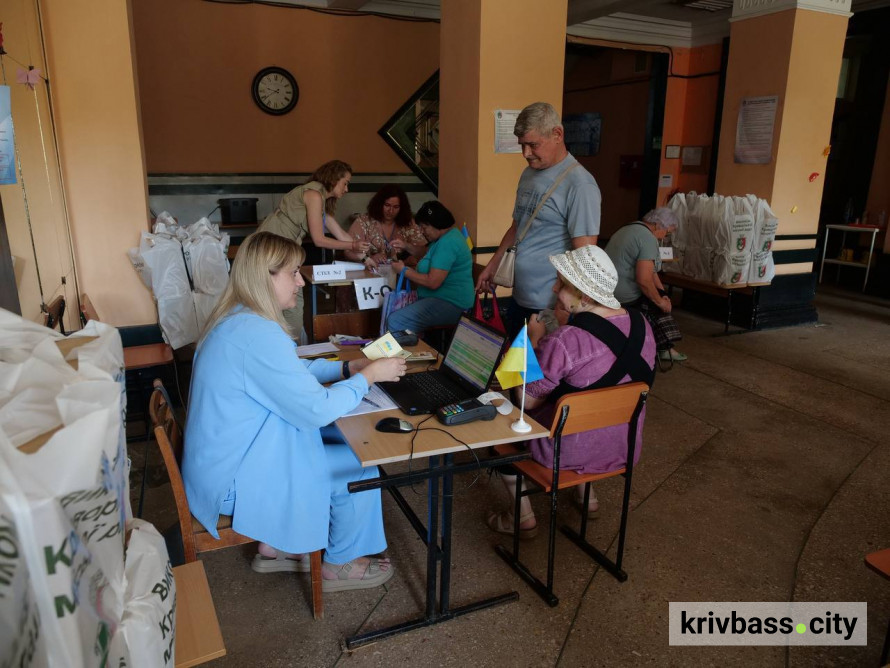 Безкоштовні продуктові набори у Кривому Розі: хто ще встигне отримати допомогу