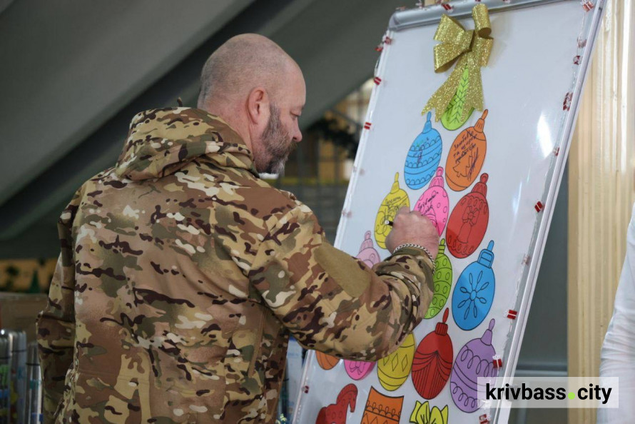 Тепло для Героїв: криворізькі школярі передали військовим розписані термоси