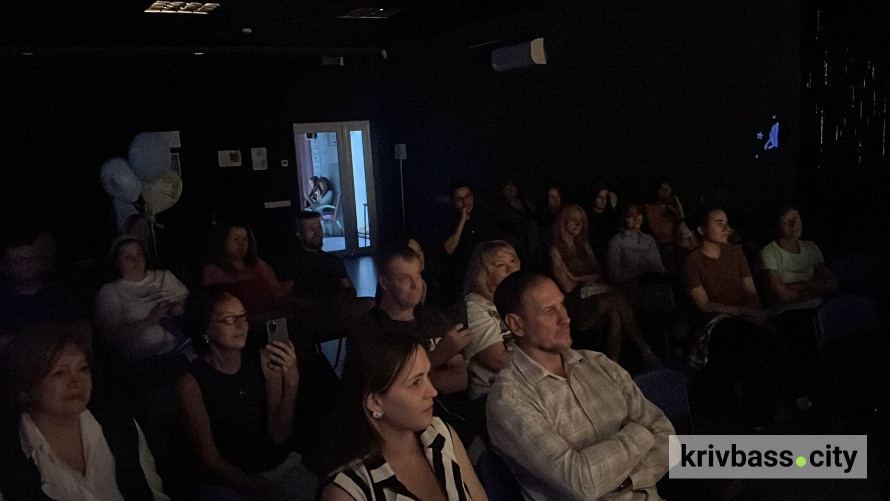 Десять років глибокий сенсів: у Кривому Розі театр одного актора AVE відзначив ювілей