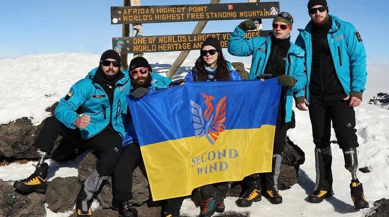 Снайперка з Дніпропетровщини після важких поранень здійснила сходження на Кіліманджаро