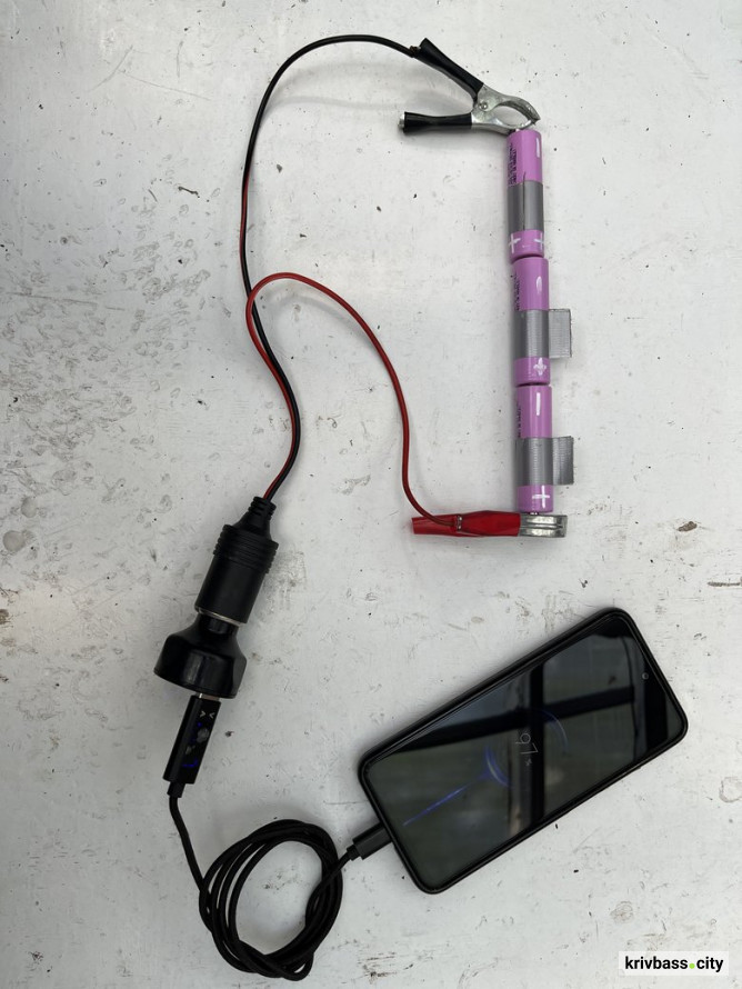 Як зробити павербанк удома: мешканець Дніпропетровщини показав простий спосіб для блекаутів