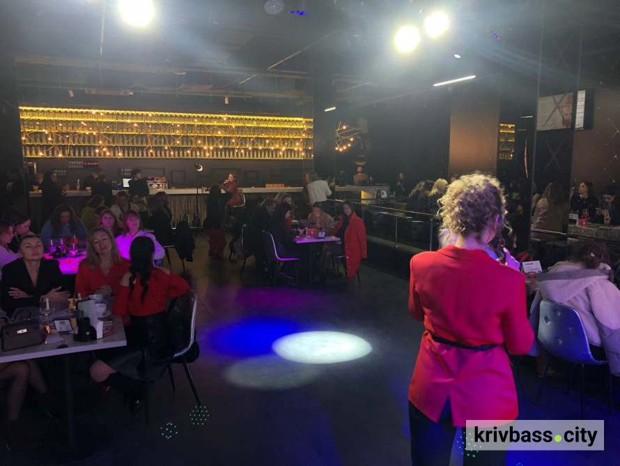 Коли криворізькі жінки об’єднуються — народжується енергія: вечір жіночої сили завдяки інтелектуальній грі  Backstage