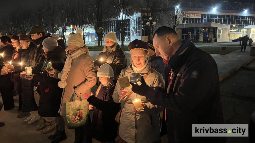 «В небі зірка спалахнула»: криворізькі пластуни передали Вифлеємський вогонь миру містянам