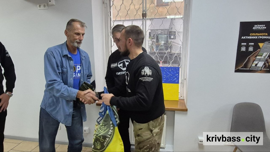 Кілометр за кілометром на одній педалі: у Кривого Рогу мандрівник з Канади Джейкоб Кепка зустрівся з амбасадори спільноти "Титани UA"