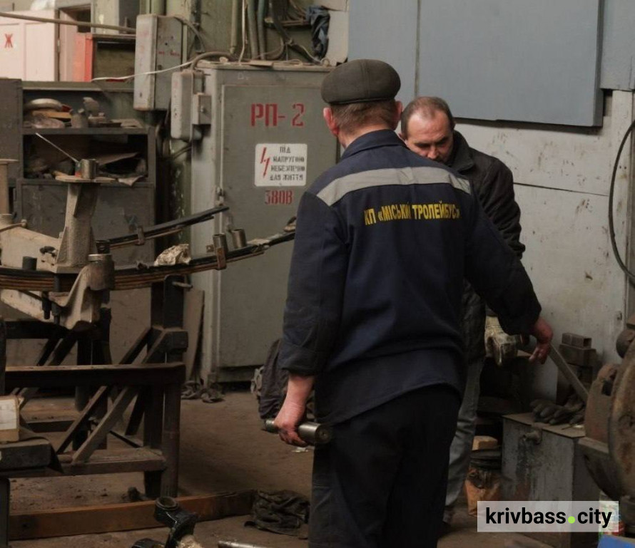 Модернізація міського електротранспорту: у Кривому Розі на маршрут вийшов старий-новий тролейбус