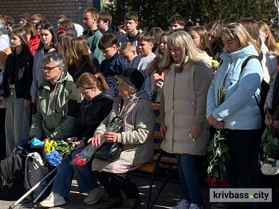 Імена Героїв назавжди в стінах рідної школи: у криворізькій гімназії відкрили меморіальні дошки