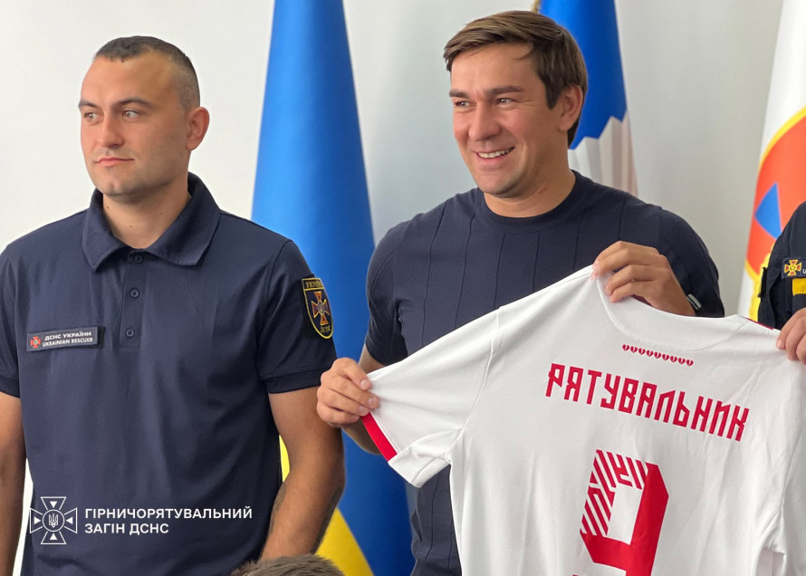 У вогонь і під завали заради інших: у Кривому Розі рятувальників привітали з професійним святом