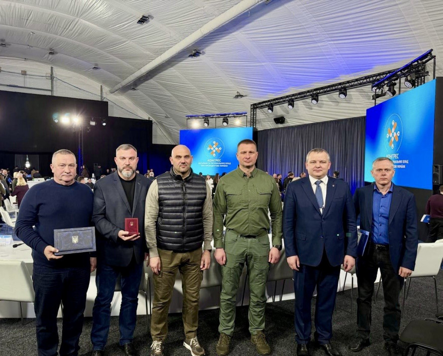 Три міста Дніпропетровщини отримали почесні відзнаки "Місто-герой України"