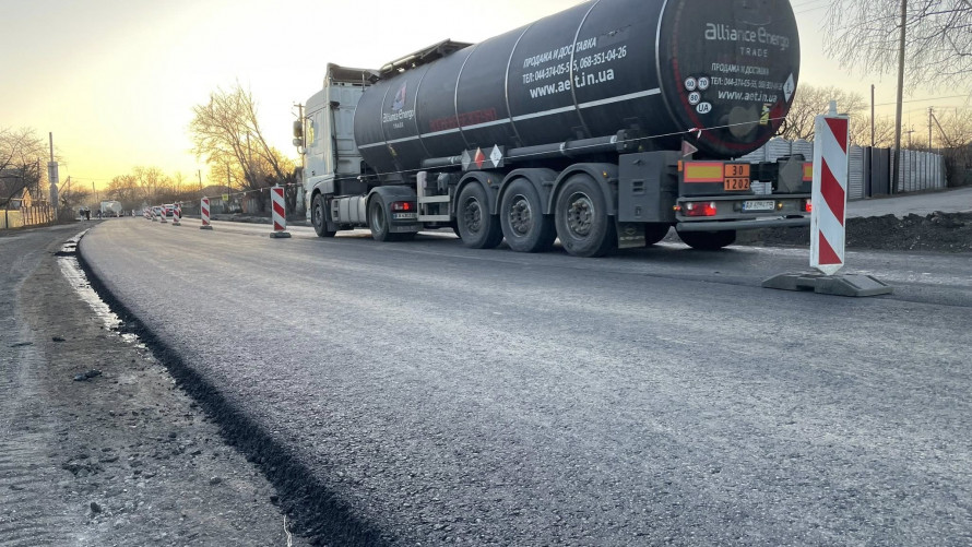На Дніпропетровщині триває сезон дорожніх робіт: які траси ремонтують у березні