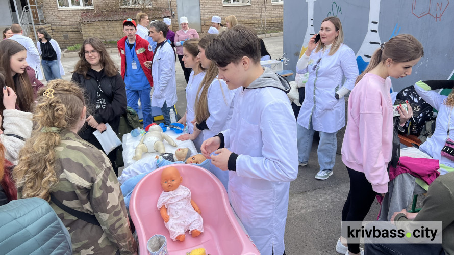 STEM-пікнік у Криворізькому фаховому медичному коледжі: як школярів знайомили з медициною