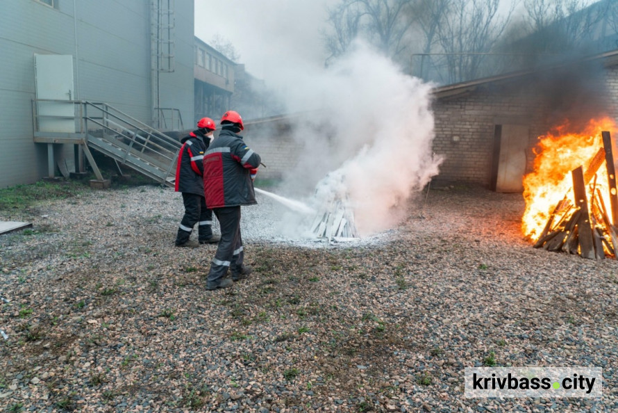Вогнегасник — у вправних руках: у Кривому Розі на об’єднаному ГЗК Метінвест діють добровільні протипожежні ланки