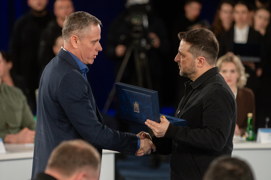 Три міста Дніпропетровщини отримали почесні відзнаки "Місто-герой України"