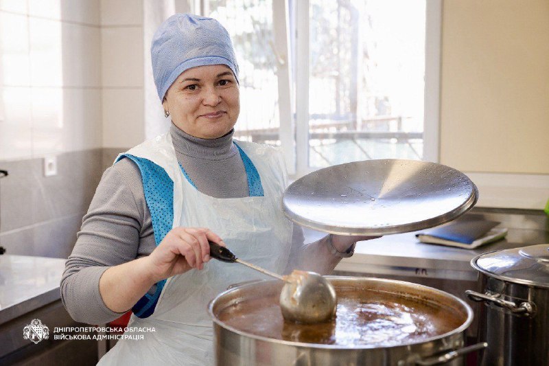 На Дніпропетровщині понад 150 тис школярів забезпечені гарячим харчуванням: подробиці