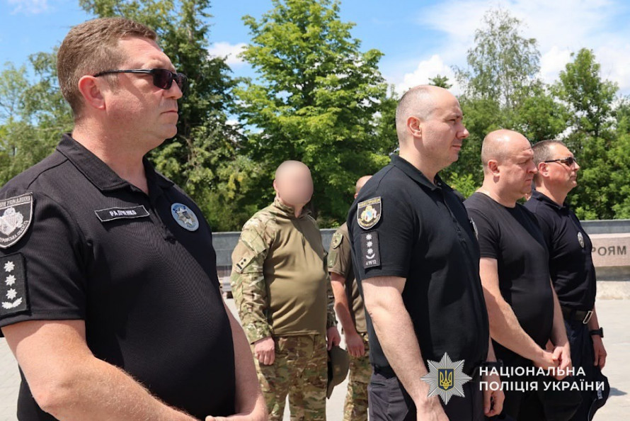 Навіки в строю: у Кривому Розі провели в останню путь полеглого захисника Сергія Бардася
