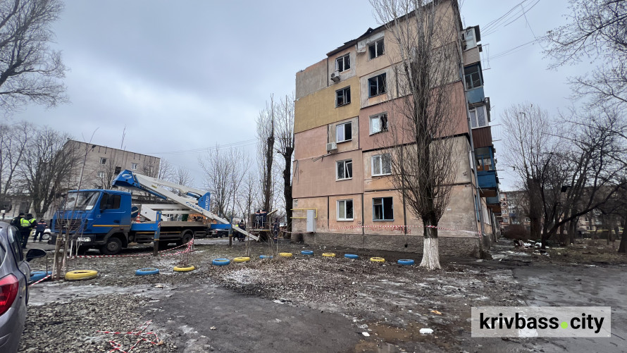 Без даху над головою залишилися криворіжці: у місті ліквідовують наслідки обстрілу 26 лютого